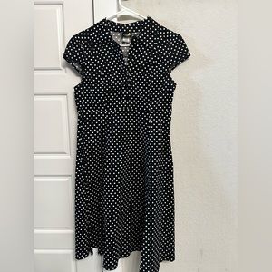 Cute black and white cotton cap sleeve dress. Size large.